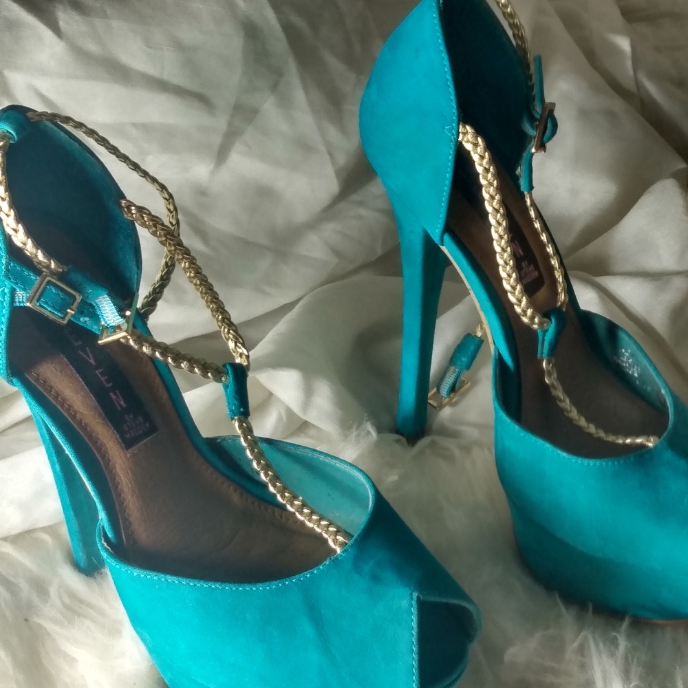 Heels - Picture 3 of 6